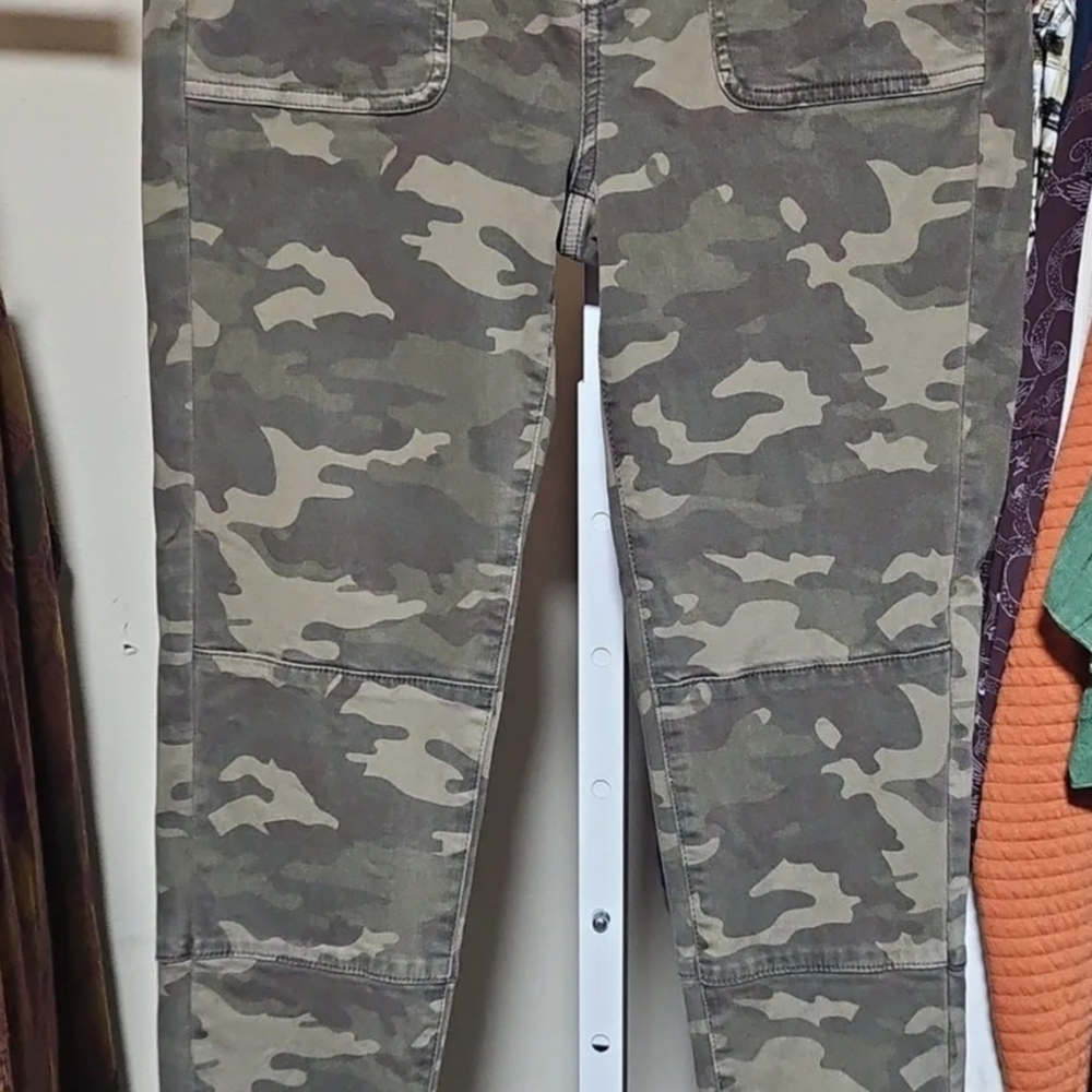 American Eagle Camouflage Jeans - Picture 2 of 2